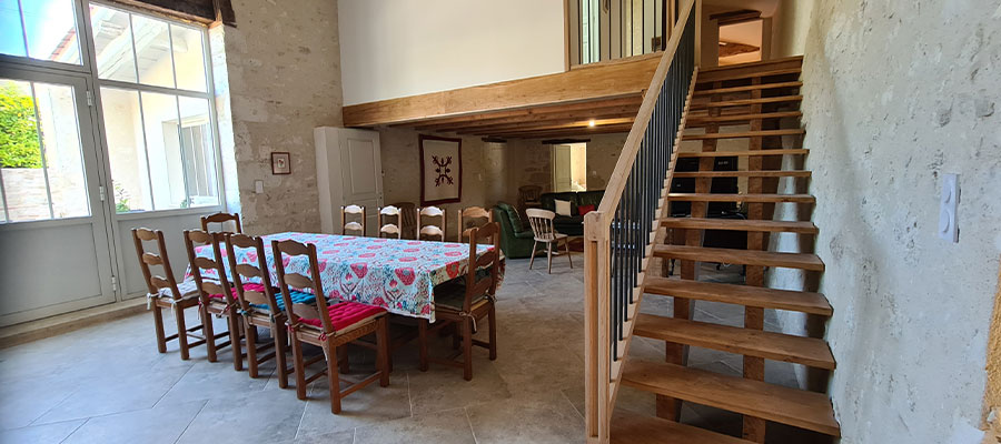 Salle à manger gîte en Gironde 33